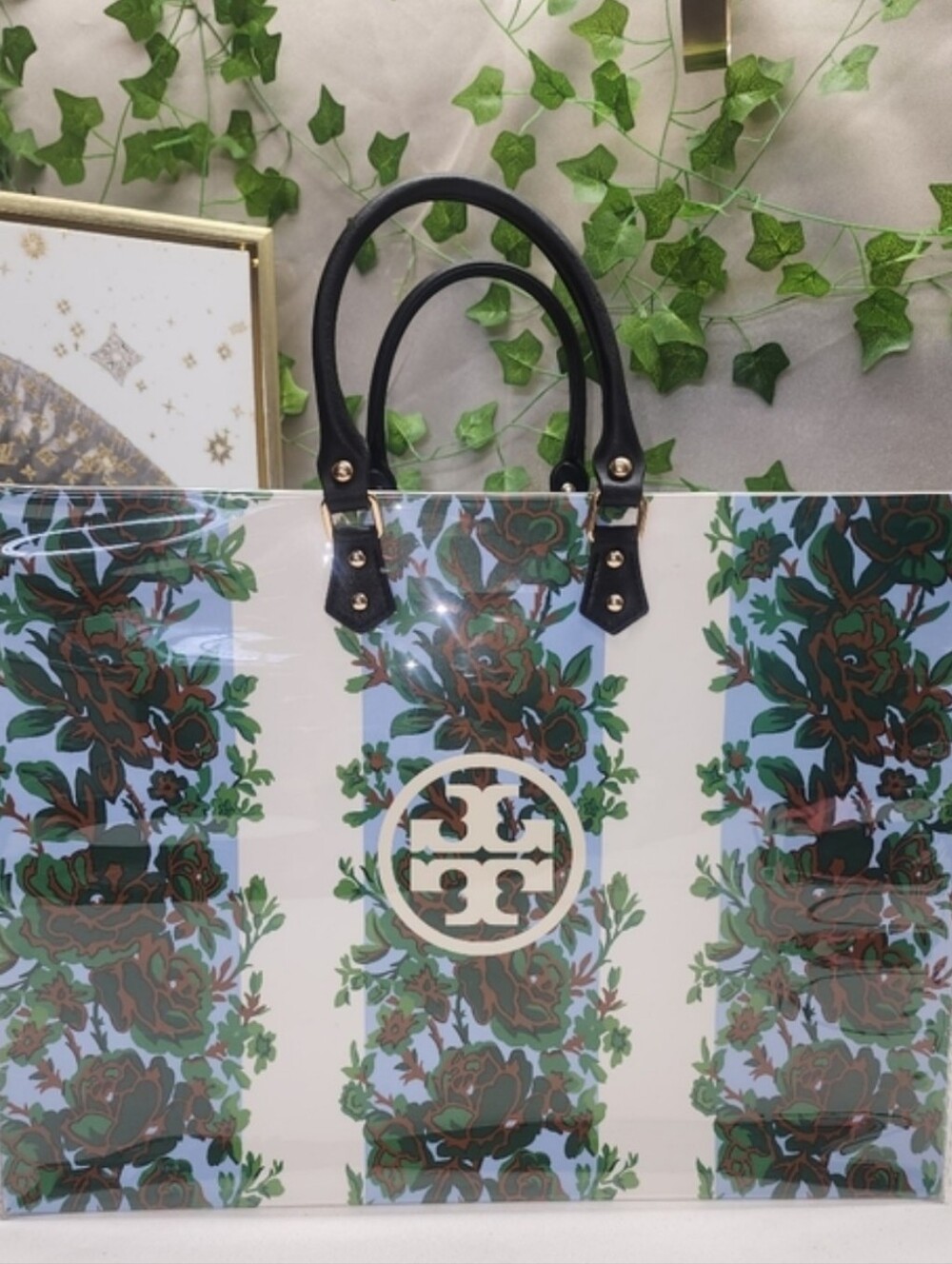 Authentic Tory Burch Retail Shopping Bag In PVC Purple Interior GORGEOUS - Picture 1 of 9